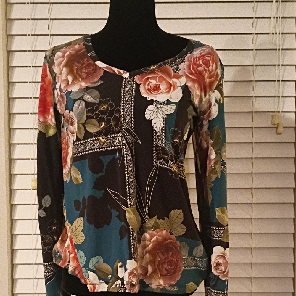 Johnny Was  Like A New. Size Medium.The Janie Favorite Long Sleeve V‑Neck Tee